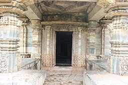 Ornate porch entrance into Kalleshvara temple at Hire Hadagali Ornate porch entrance into Kalleshvara temple at Hire Hadagali.JPG