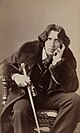 File:Oscar Wilde by Napoleon Sarony. Three-quarter-length photograph, seated.jpg