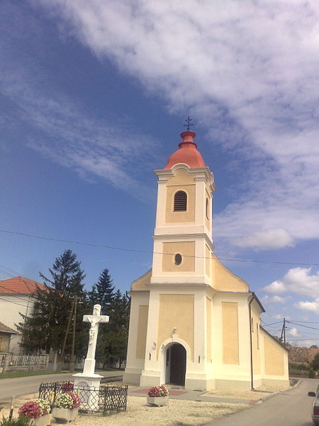 File:Pásztori - római katolikus templom.jpg