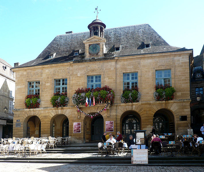 File:P1070153 mairie Sarlat.JPG