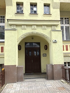 Entry portal and gate