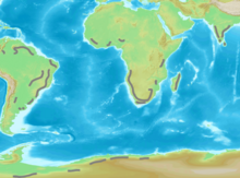 Systèmes montagneux sur les côtes nord et est de l'Amérique du Sud, sur la côte du golfe de Guinée, sur la pointe sud de l'Afrique, à Madagascar et dans le « V » indien.