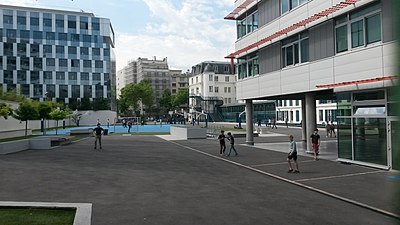 Les bâtiments vus depuis le square du Cardinal-Petit-de-Julleville, le 13 mai 2015.