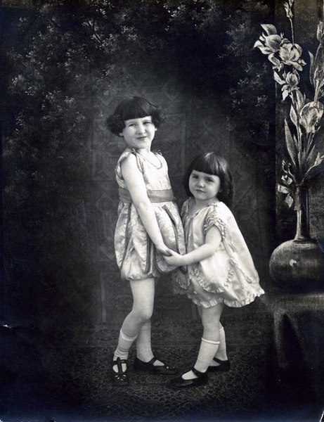 File:Peggy & Lassie Lou Ahern (c. 1921-1922).jpg