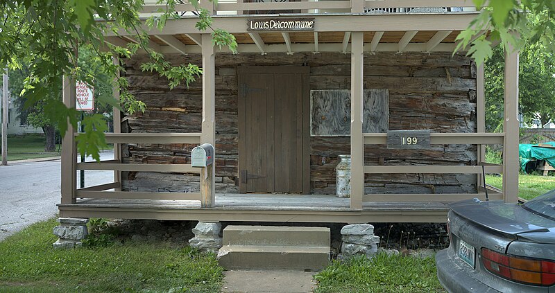 File:Photo of Details of the Louis Delcommune House in Ste Genevieve MO.jpg