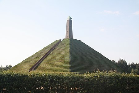 Piramide van Austerlitz 2009.JPG