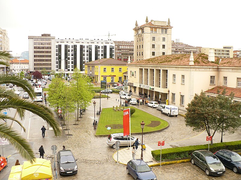 File:Plaza de las Estaciones (Santandé).JPG