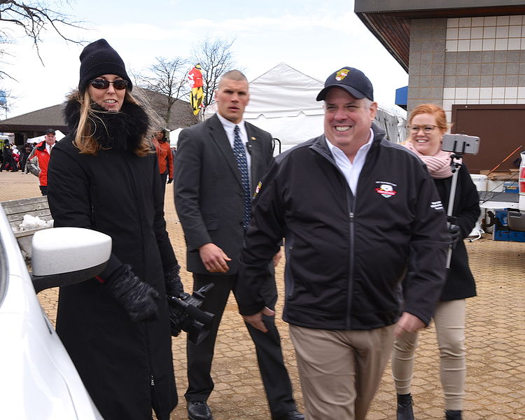 File:Polar Bear Plunge (24401876520).jpg