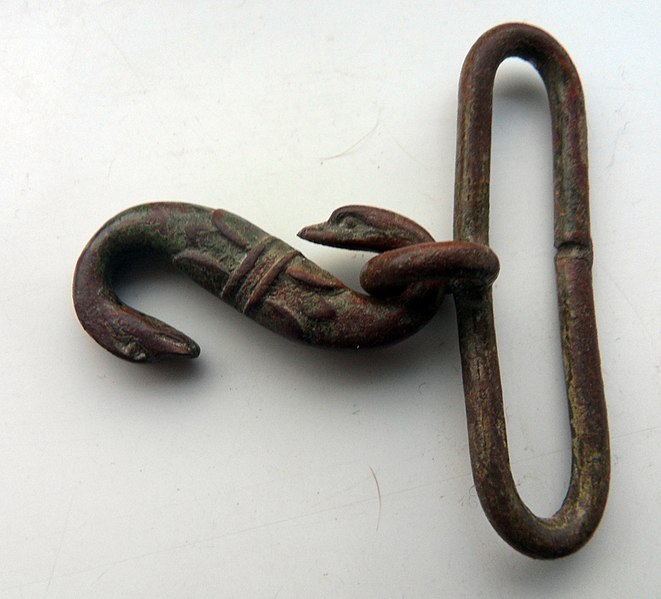 File:Post-medieval buckle, S-shaped buckle (FindID 598079).jpg