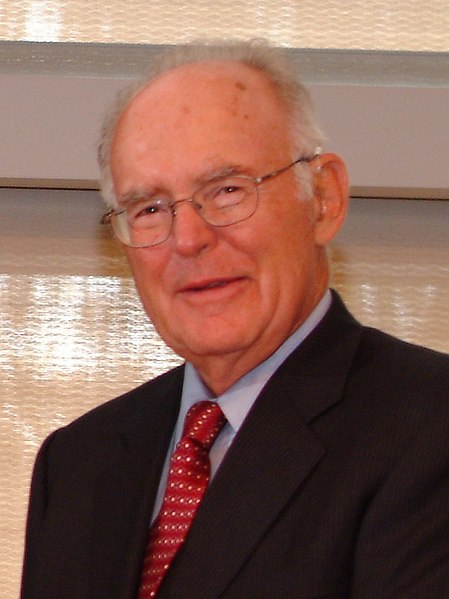 File:Rajiv L Gupta George Barclay Gordon Moore ID2004 (cropped, Moore).JPG