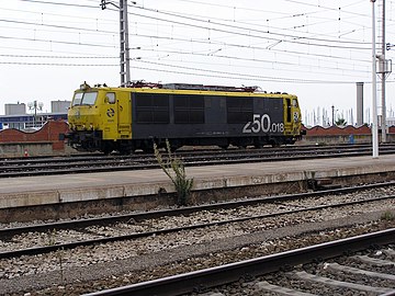Locomotora 250.018 en la estación de Tarragona.