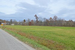 Kampoj sur Salem Road, ĵus sude de Leatherwood Creek