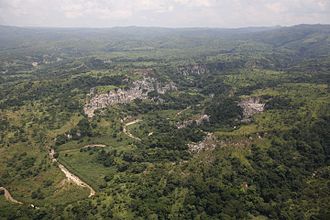 View of Ituri River crossing Ituri hills (20439969664).jpg