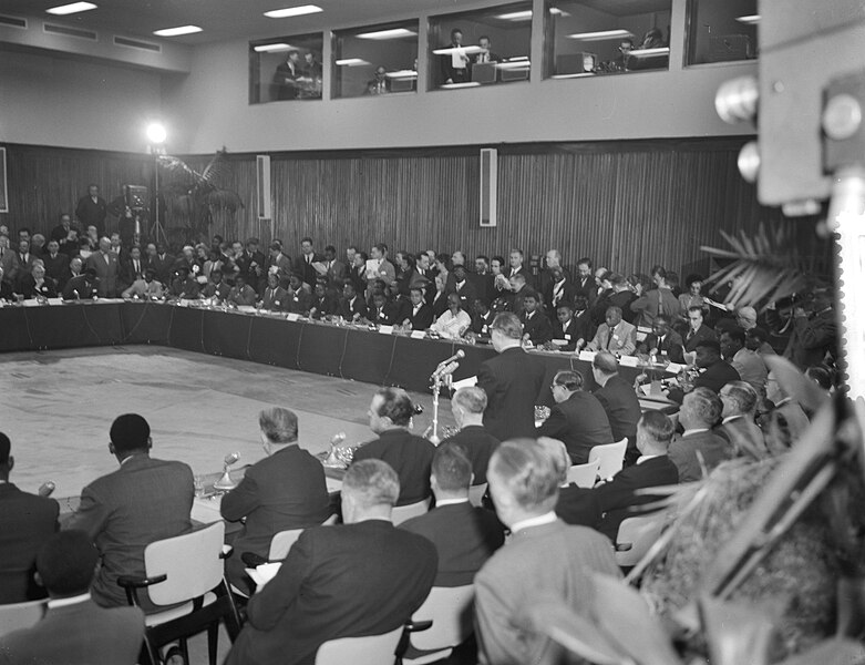 ファイル:Ronde Tafel Conferentie te Brussel Congo, Bestanddeelnr 910-9593.jpg