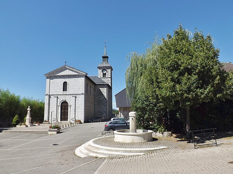 File:Rue de l'Église à Méry (Savoie).JPG