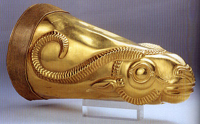 Gouden ryton uit Ecbatana ten tijde van de Achaemeniden; te zien in het Nationaal Museum van Iran.