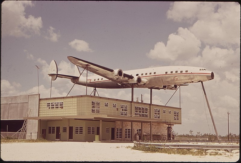 File:SUPER CONSTELLATION FUSELAGE DISPLAYED ABOVE BUILDING DEEP IN EVERGLADES - NARA - 544610.jpg