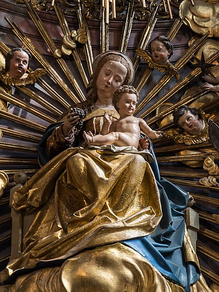 File:Salzburg Franziskanerkirche Hochaltar Pacher-Madonna 01.jpg