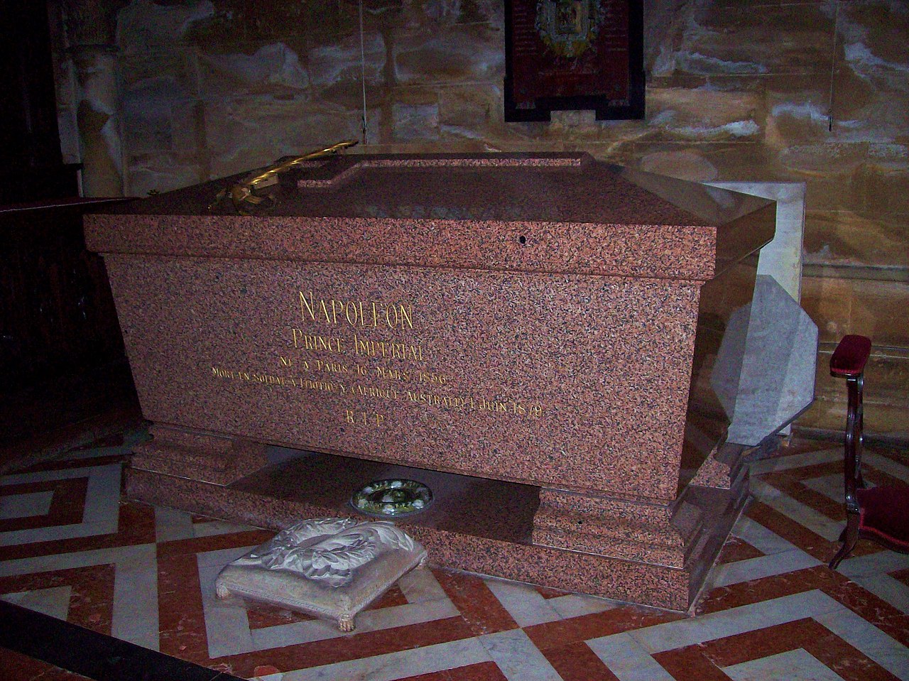 File:Sarcophagus of Napoleon, Prince Imperial (geograph 3835254).jpg -  Wikipedia