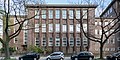 Deutsch: Ida-Ehre-Schule in Hamburg-Harvestehude, Blick von der Schlankreye auf den Aulaflügel. This is a photograph of an architectural monument. It is on the list of cultural monuments of Hamburg, no. 19906