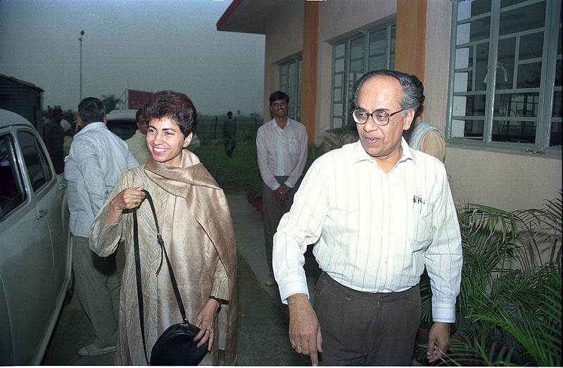 File:Selja and Saroj Ghose Visiting Science City Site - Calcutta 1994-02-17 177.JPG