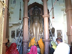 Lord Shantinatha, 1028 AD, shrine 1, with worshippers