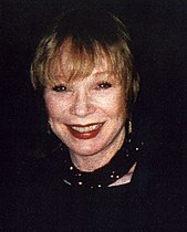 Shirley MacLaine interpreta Martha Levinson