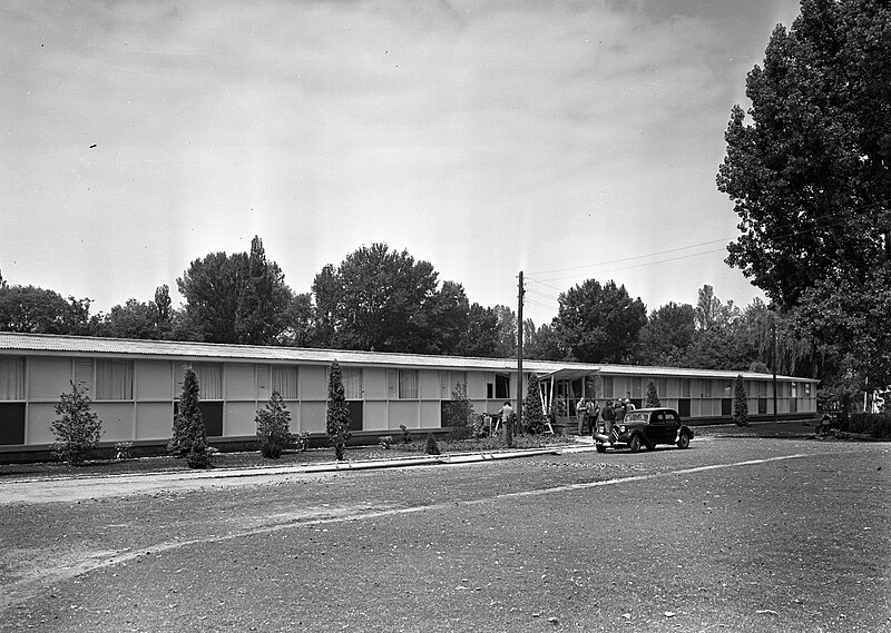 File:Siófok 1960, Glatz Henrik utca, Motel. Fortepan 79569.jpg