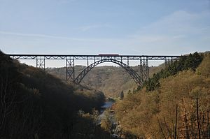 Solingen -- Müngstener Brücke (10403938084).jpg