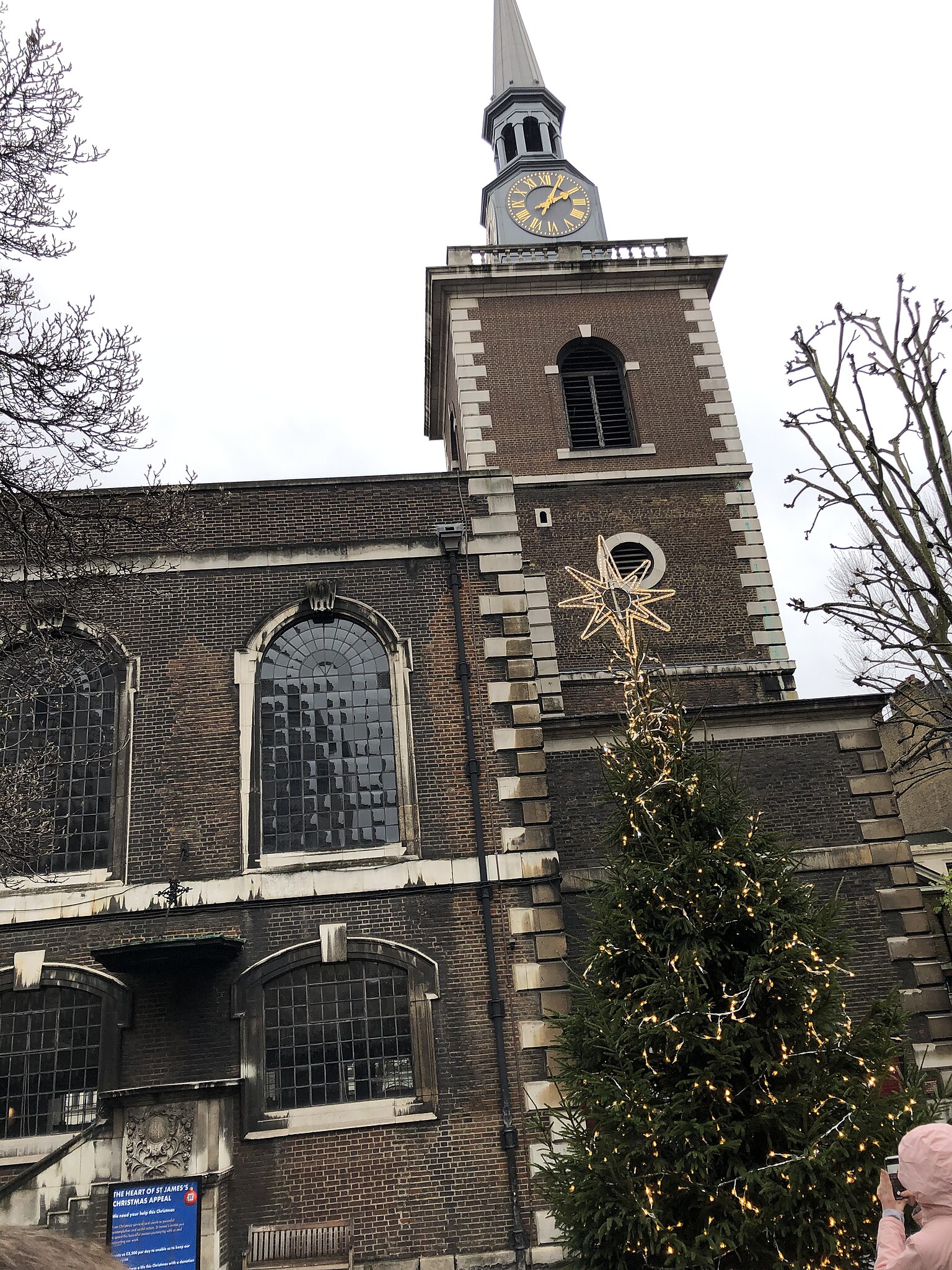 File:St.James´s Church (London) - Außenansicht 07.jpg - Wikimedia