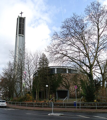 StApostelnKirche (Frankfurt Sachsenhausen) von Westen