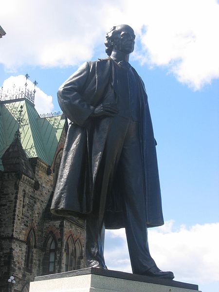 File:Statue Laurier.jpg