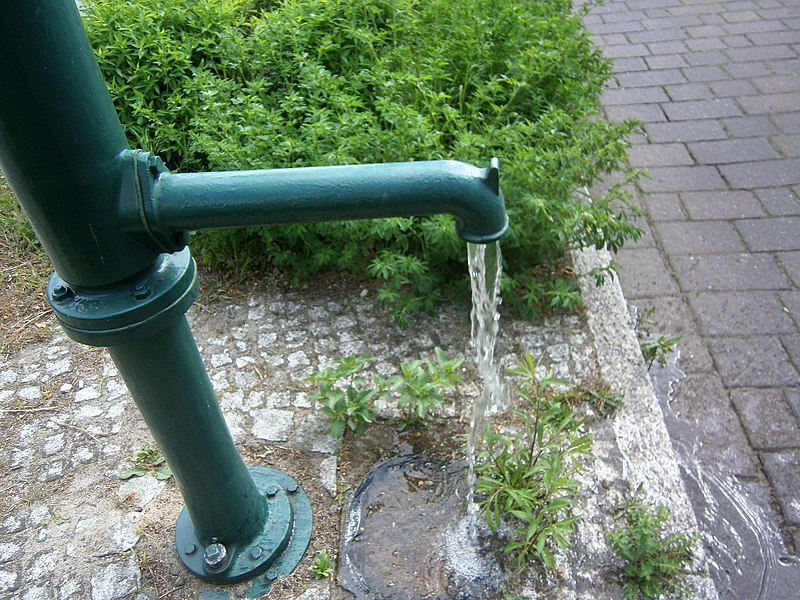 File:Straßenbrunnen73 Wittenau AmKesselpfuhl (5).jpg