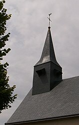 La belfrido de la eklezio en Saint-Sulpice-de-Pommeray