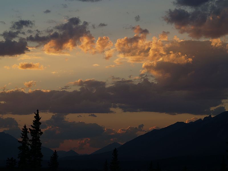 File:Sunset over Cascade - panoramio.jpg