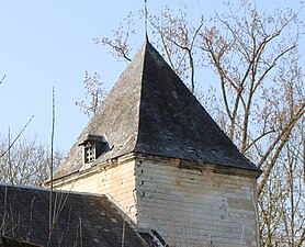 Le pigeonnier du château.