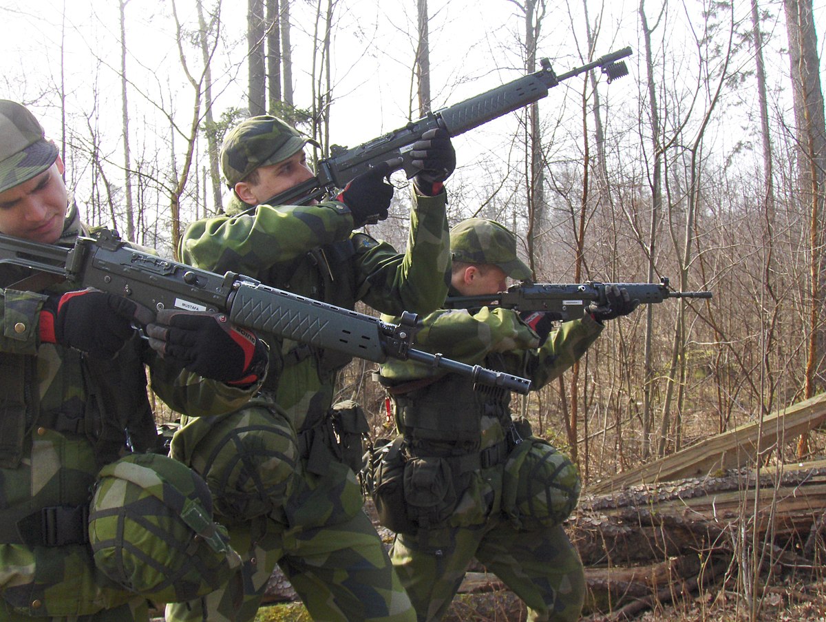 1200px-Swedish_Soldiers_Aiming.jpg