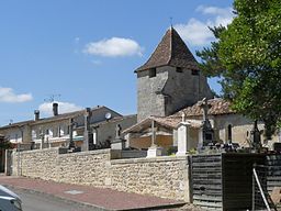 Gata i Tarnès med kyrkan Saint-Martin