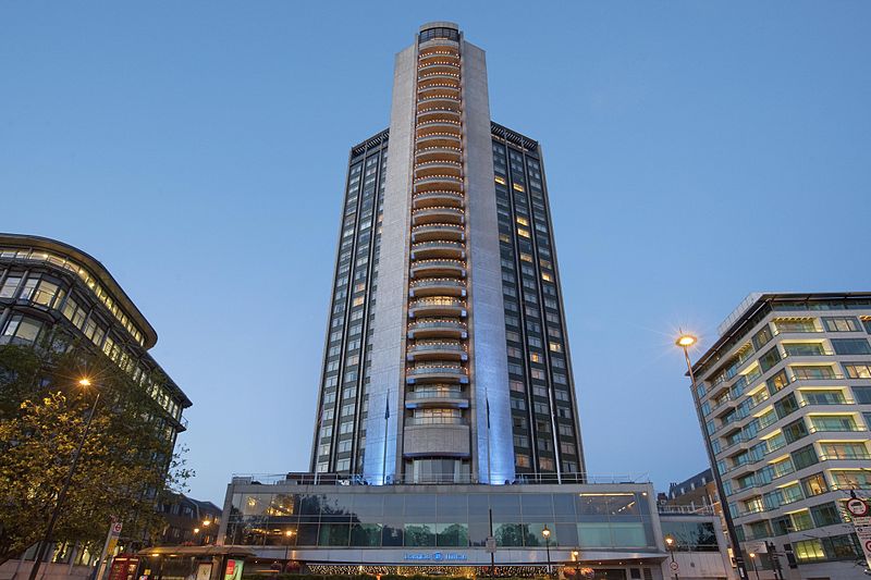 File:The London Hilton on Park Lane.JPG