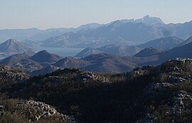 Hora Rumija a Skadarské jezero.jpg