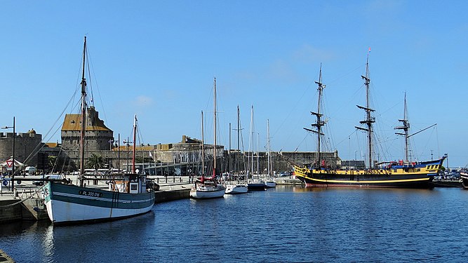 Three masts "Etoile du Roy"in the port of Saint-Malo