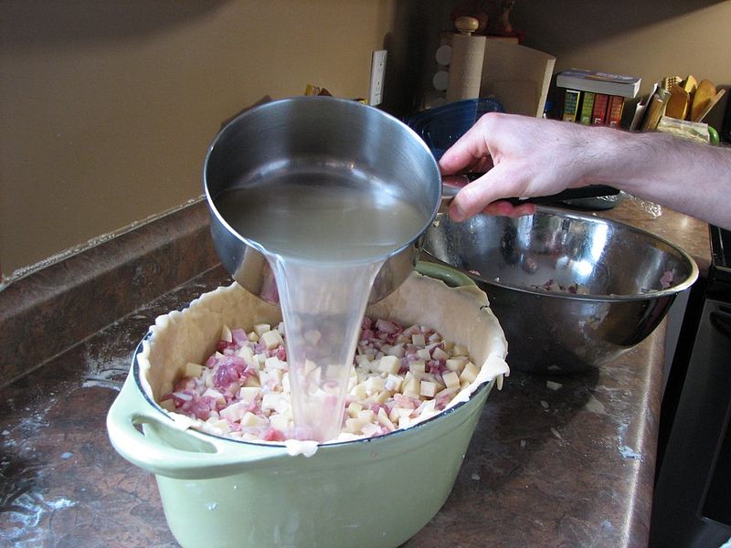 File:Tourtiere Bouillon.jpg