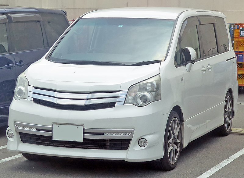 File:Toyota NOAH Si "G's" (front).jpg