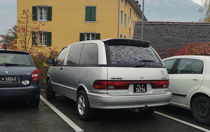 File:Toyota Previa (52119006236).jpg