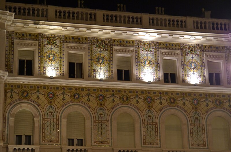 File:Trieste Piazza dell'Unità d'Italia bei Nacht 12.JPG