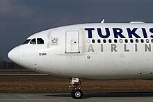 Close-up of the landing gear that frequently fails to retract after takeoff Turkish Airlines TC-JDM.jpg
