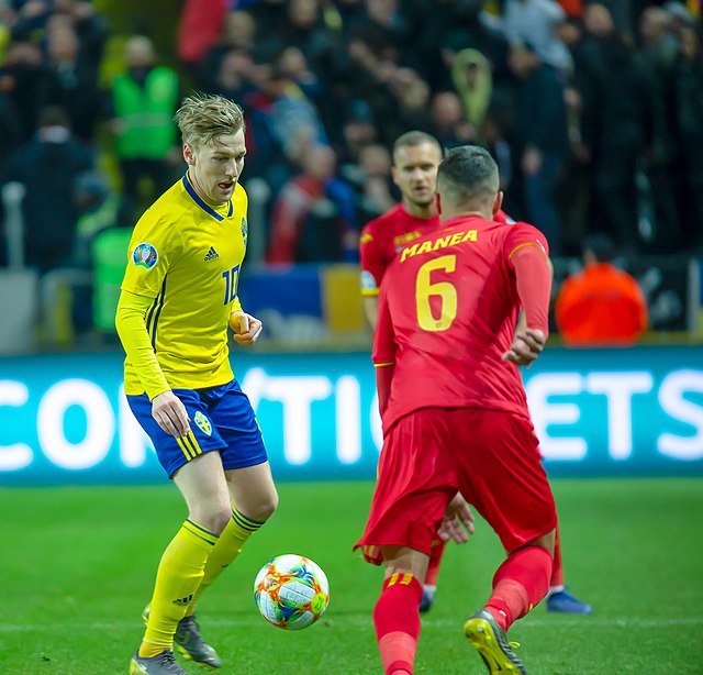 Forsberg playing for Sweden in 2019.