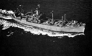 USS Clay (APA-39) em andamento no mar em 29 de dezembro de 1943 (1608051998227) .jpg