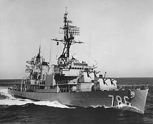 USS Richard B. Anderson (DD-786) en cours en août 1964.jpg