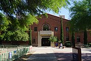 University of Arizona Mayıs 2019 14 (Robert L. Nugent Binası) .jpg